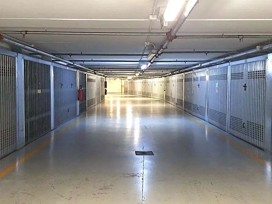 Immagine 7 di Box auto in affitto  in Viale Sabotino, 25 a Milano