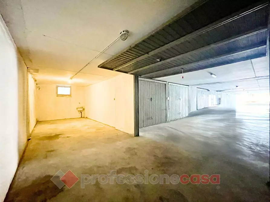 Immagine 4 di Box auto in vendita  in Via Belfiore a Corciano