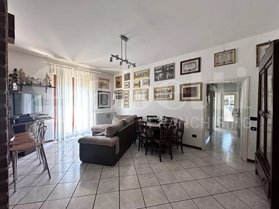 Immagine 2 di Appartamento in vendita  in Via Volta, 1 a Barni