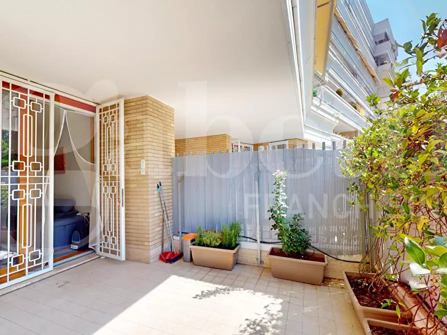 Immagine 13 di Appartamento in vendita  in Via Riva Ligure, 44 a Roma