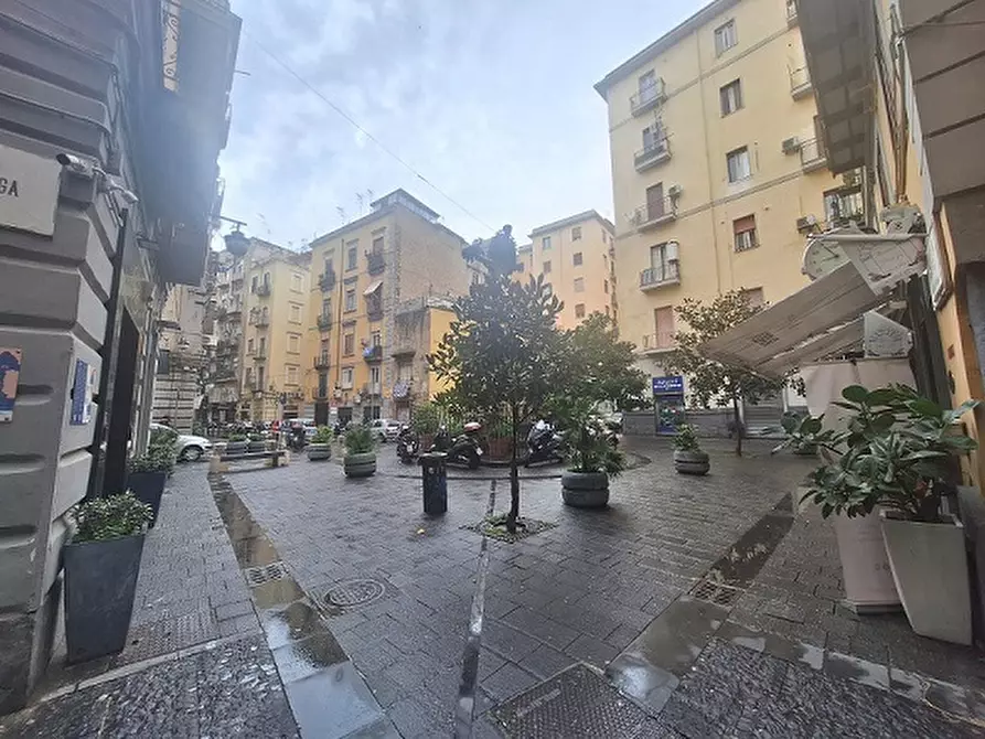 Immagine 1 di Negozio in affitto  in Via Loggia di Genova a Napoli
