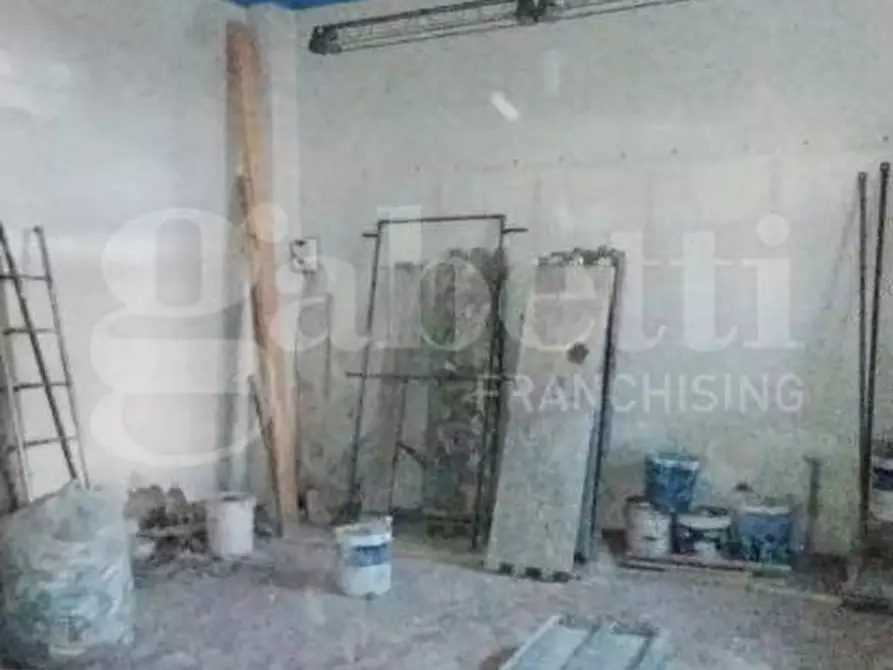 Immagine 2 di Negozio in affitto  in Piazza Umberto I, 3 a Frattaminore