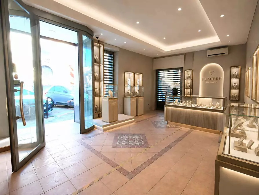 Immagine 2 di Negozio in vendita  in Piazza NICOLA TONDI a San Severo