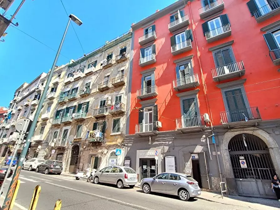 Immagine 1 di Negozio in affitto  in Via Salvator Rosa a Napoli