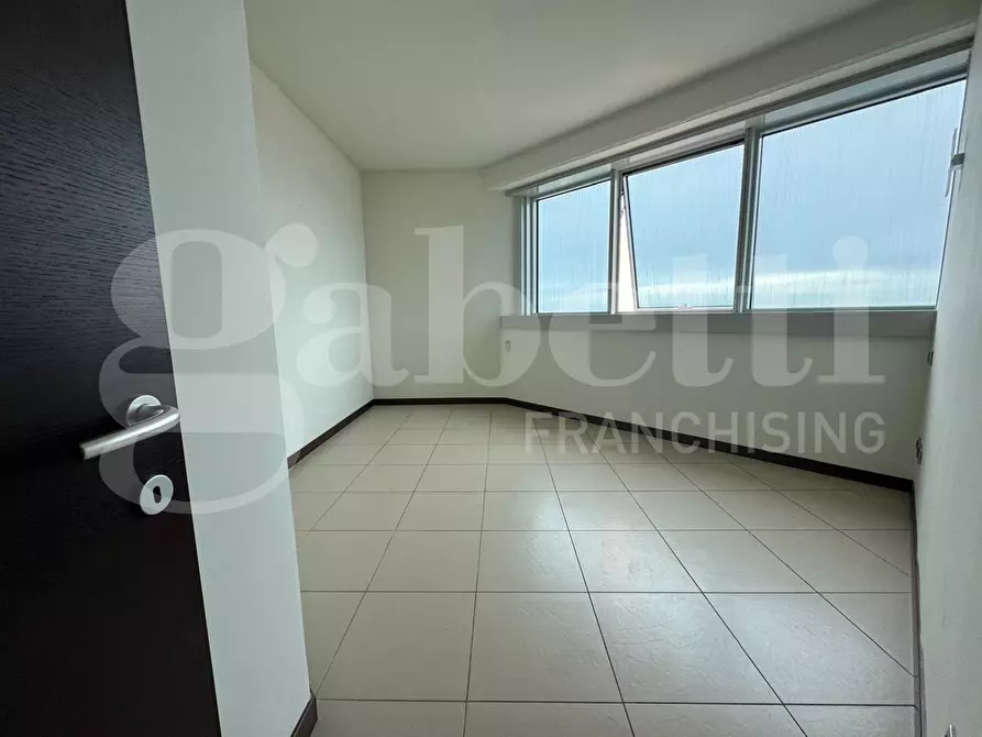 Immagine 9 di Ufficio in vendita  in Via Ufente, 20 a Latina