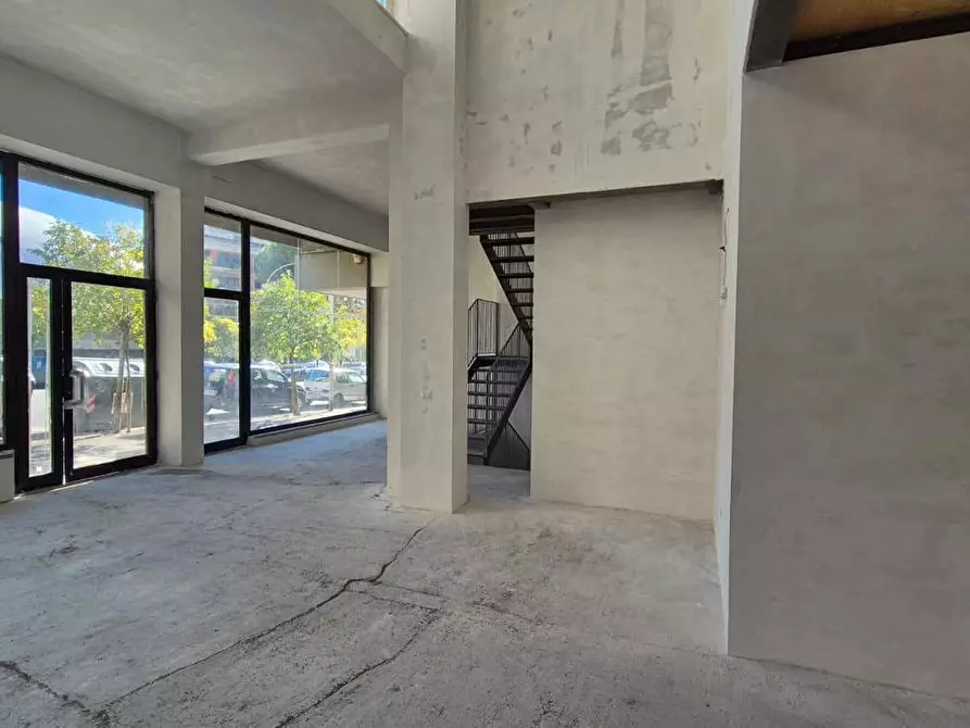 Immagine 6 di Negozio in affitto  in Via Vaglia, 7/9 a Roma