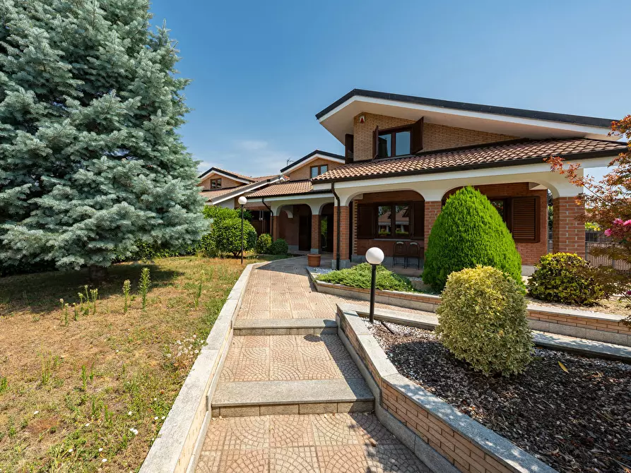 Immagine 1 di Villa in vendita  in Viale Veneto a Orbassano