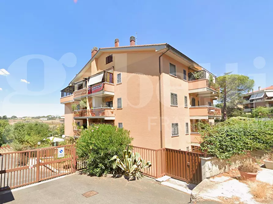 Immagine 1 di Appartamento in vendita  in Via del Fontanile Arenato, 310 a Roma