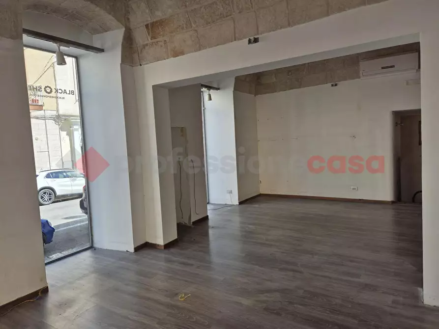 Immagine 4 di Negozio in affitto  in Via CAVOUR a Monopoli