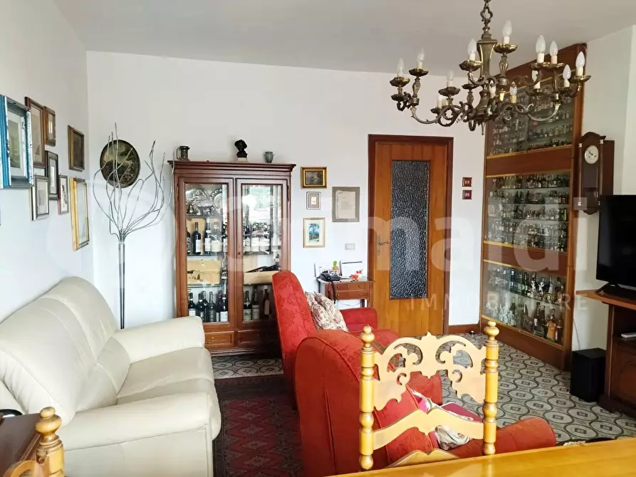 Immagine 2 di Appartamento in vendita  in Via BENEDETTO CROCE, 17 a Massa