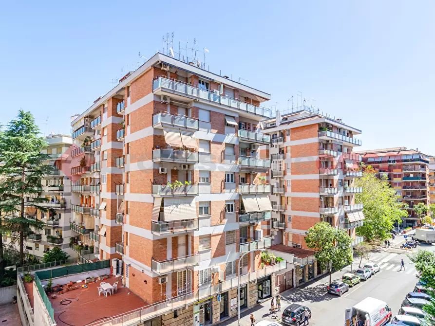 Immagine 3 di Appartamento in vendita  in Via Marco Valerio Corvo, 156 a Roma