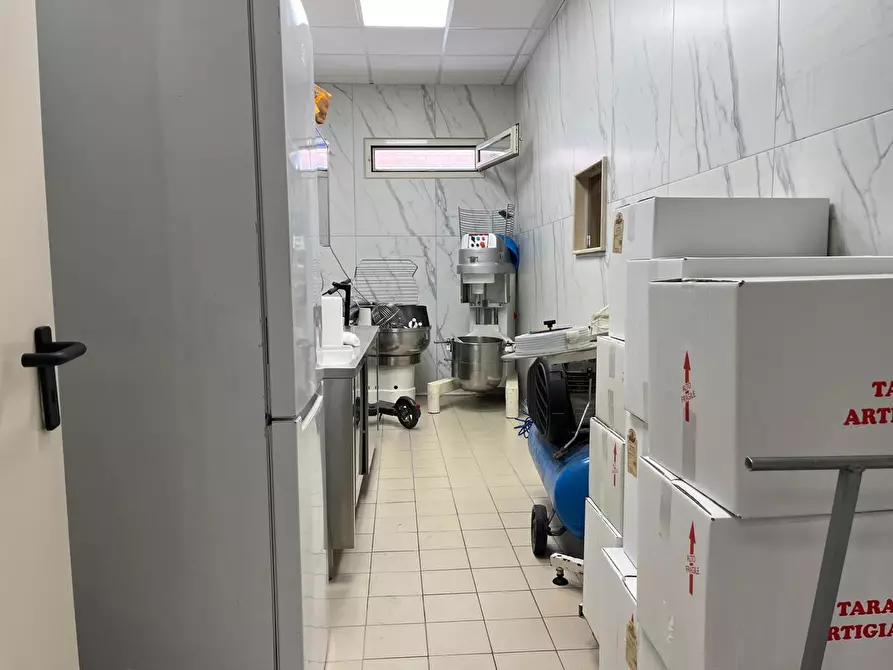 Immagine 6 di Negozio in affitto  in Via COLANGELO a San Severo