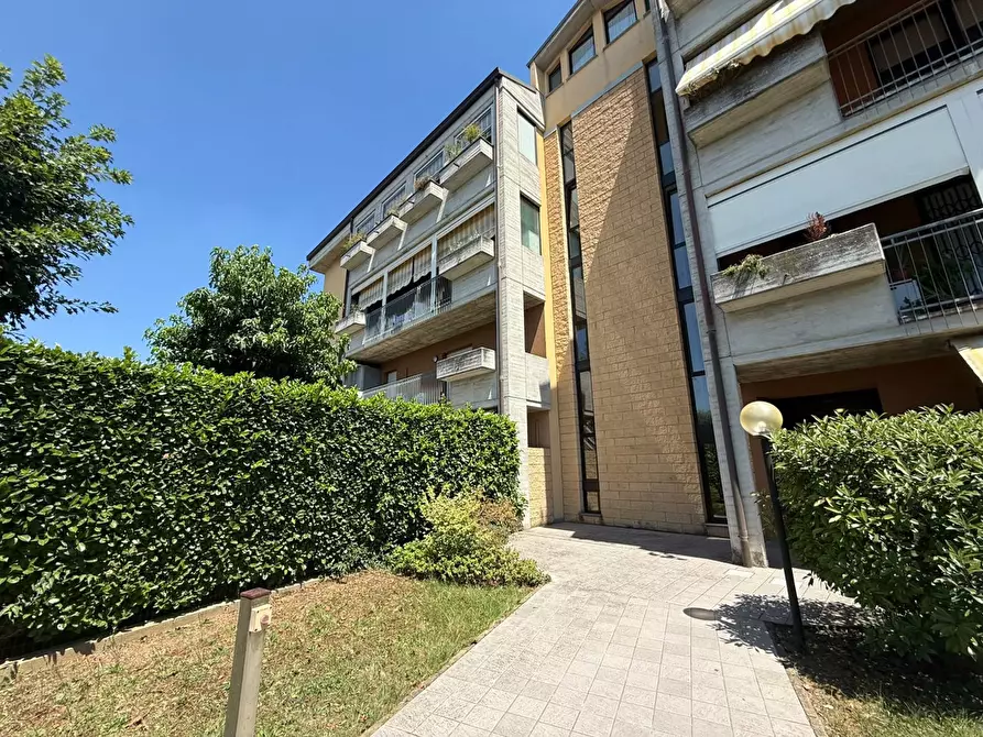 Immagine 2 di Appartamento in vendita  in Via Parini, 7 a Rovato
