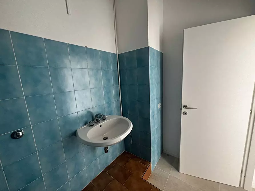 Immagine 12 di Ufficio in affitto  in Viale Arsia, 80 a Carbonia