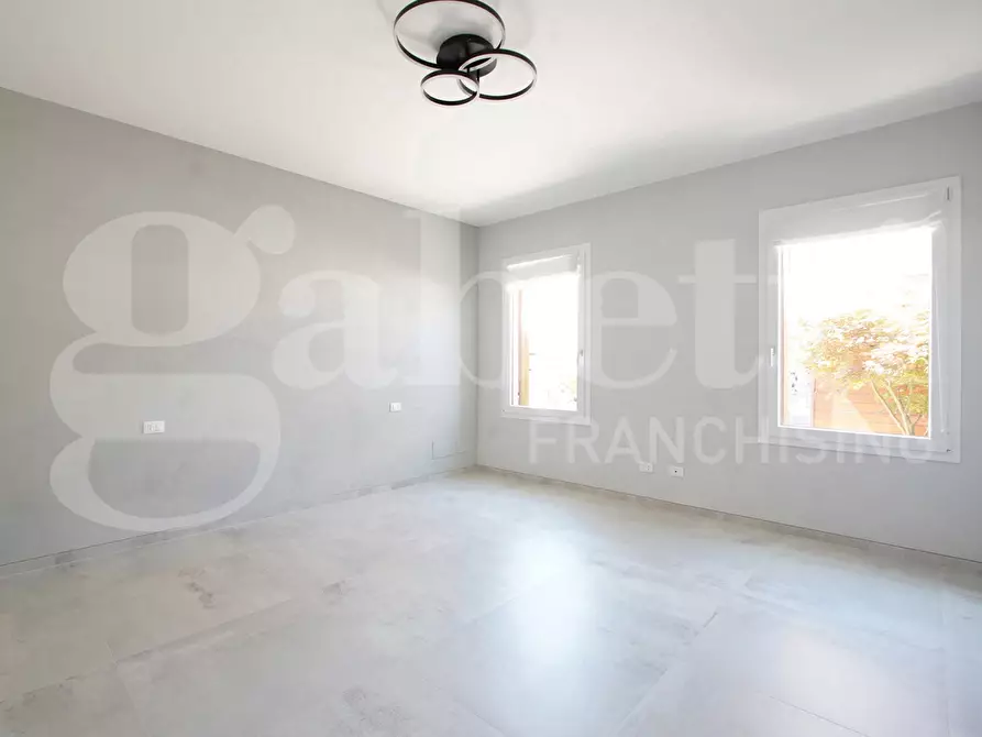 Immagine 15 di Casa bifamiliare in vendita  in Viale Giuseppe Garibaldi, . a Venezia