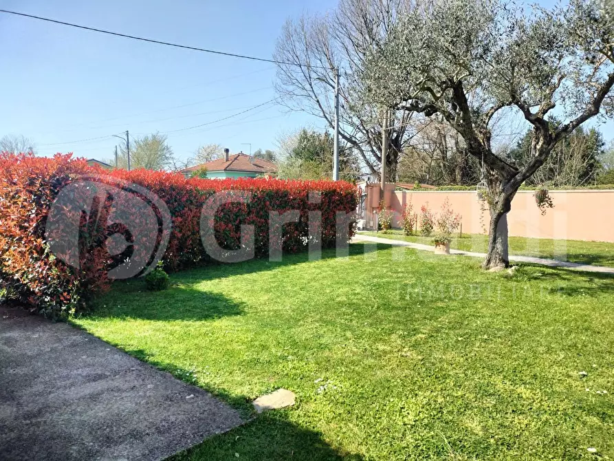 Immagine 29 di Villa in vendita  in Via ALTETA a Massa