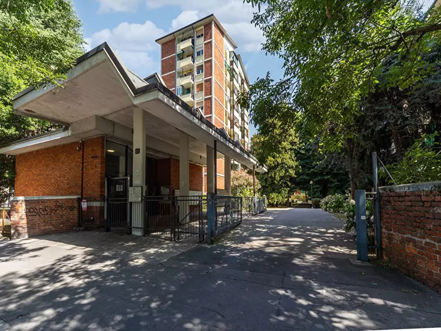 Immagine 36 di Appartamento in vendita  in Viale CA' GRANDA, 44 a Milano