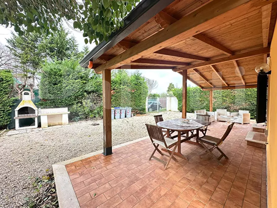 Immagine 6 di Villa in vendita  in Strada Valmontorio, 341 a Latina