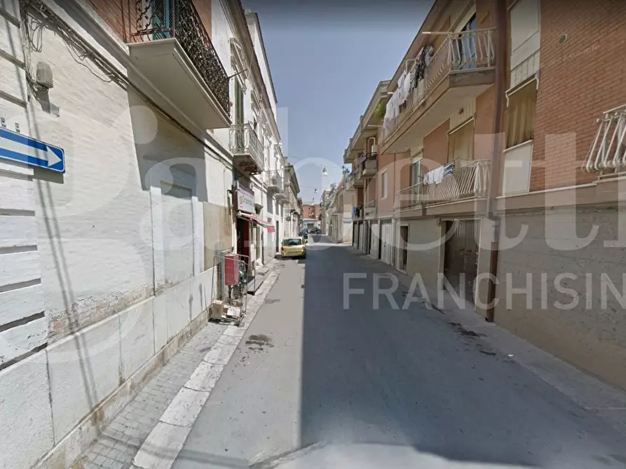 Immagine 2 di Negozio in vendita  in Via miroballo a San Severo