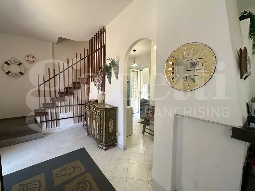 Immagine 12 di Casa trifamiliare in vendita  in Via lungomare tor san lorenzo, 57 a Ardea