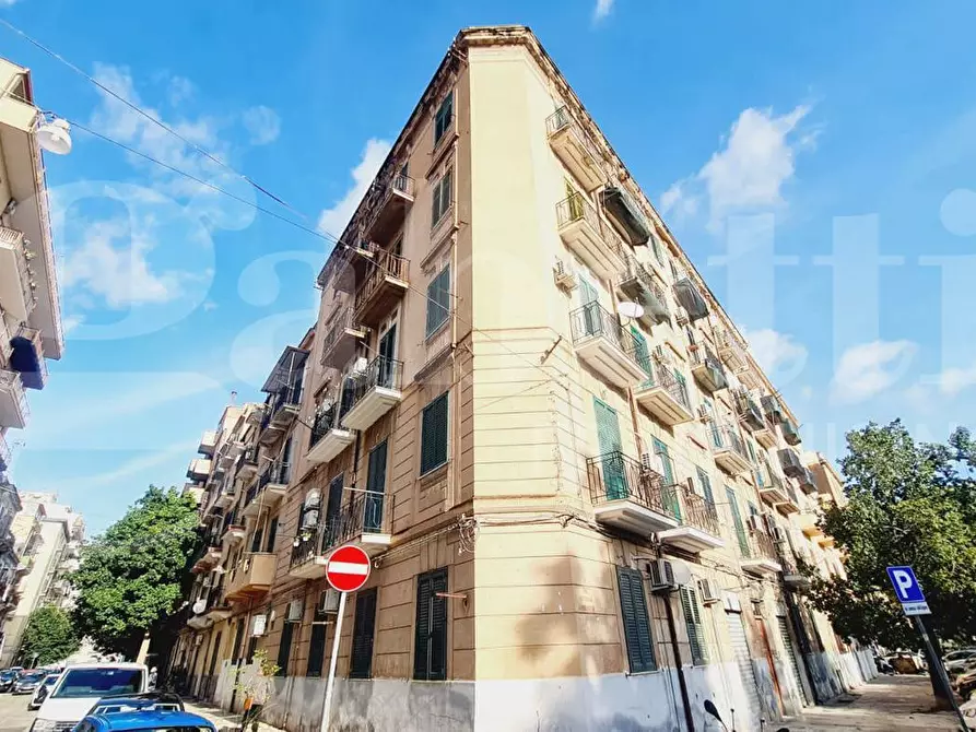 Immagine 2 di Appartamento in vendita  in Via Andrea Chiaramonte a Palermo