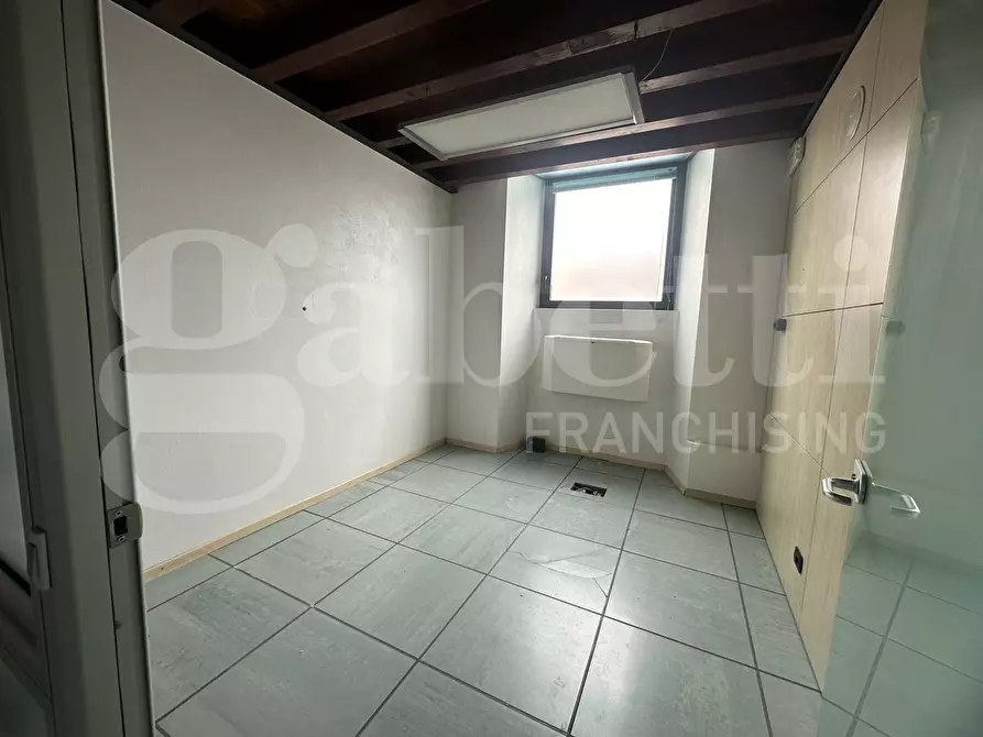 Immagine 17 di Attività commerciale in affitto  in Via Roma, 20 a Albese Con Cassano