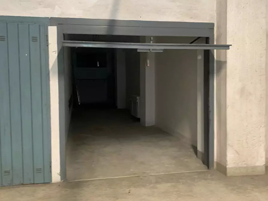 Immagine 3 di Box auto in vendita  in Viale Roma, 7 a Bologna