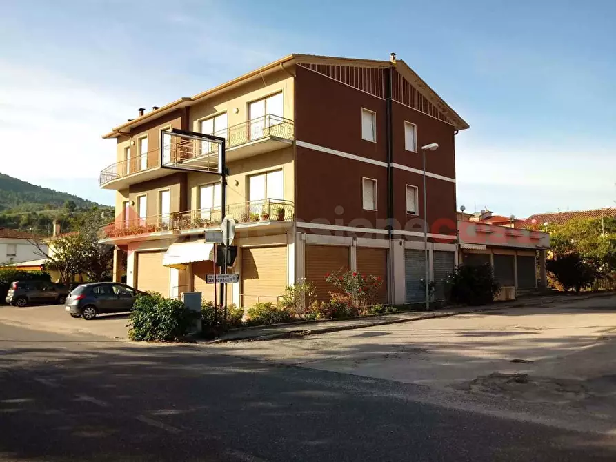 Immagine 3 di Negozio in vendita  in Via carl marx a Spoleto