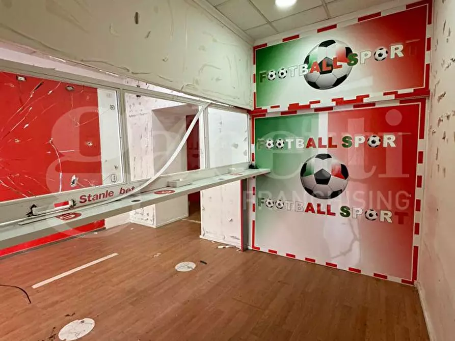 Immagine 7 di Negozio in affitto  in Corso Umberto I, 182 a Torre Annunziata