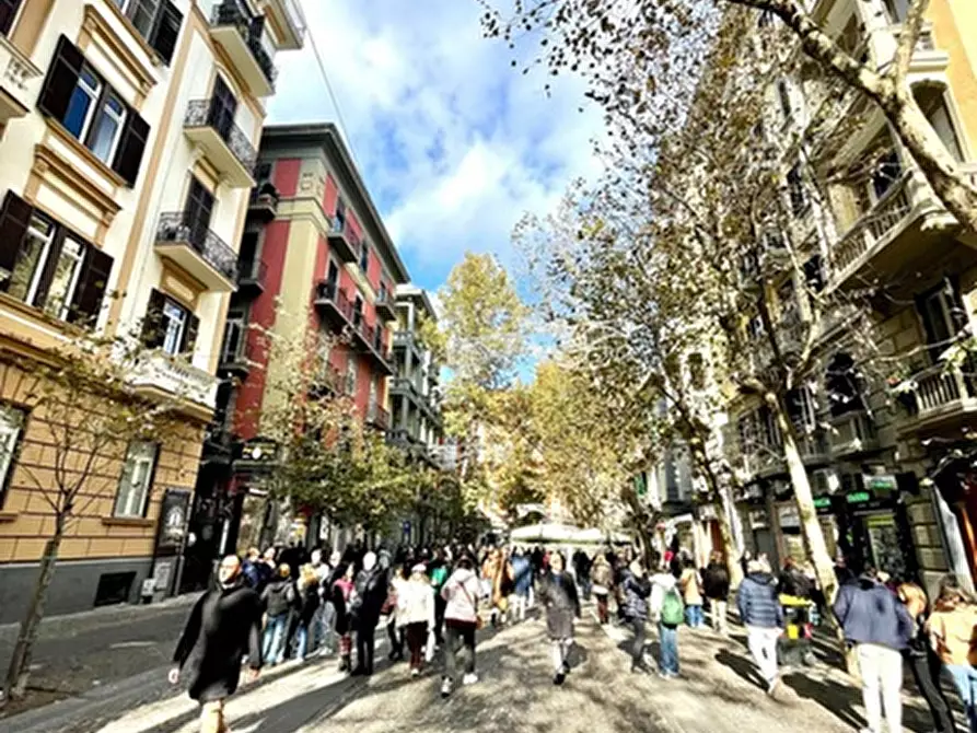 Immagine 3 di Negozio in vendita  in Via Annella di Massimo a Napoli