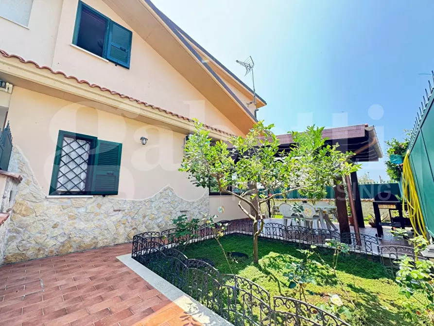 Immagine 3 di Villa in vendita  in Via poggibonsi, 5d a Pomezia