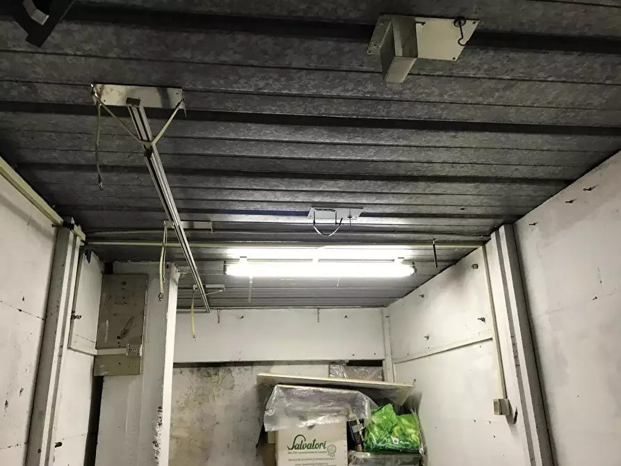 Immagine 4 di Box auto in vendita  in Via Silvestri, 240 a Roma