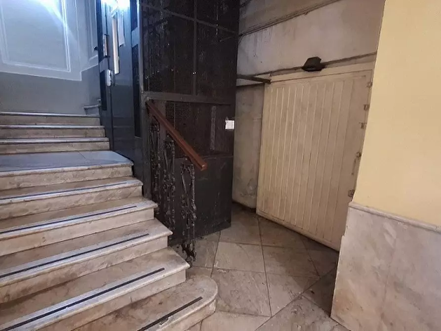 Immagine 1 di Magazzino in affitto  in Corso Umberto I a Napoli