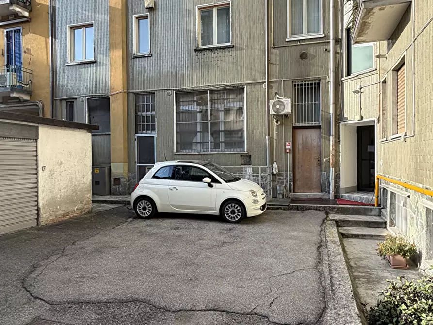 Immagine 2 di Negozio in vendita  in Via Melchiorre Delfico, 20 a Milano