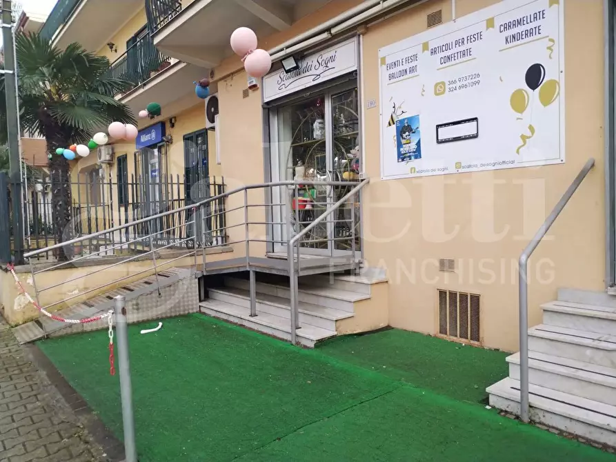 Immagine 1 di Negozio in affitto  in Via Martiri Atellani, 98 a Sant'arpino