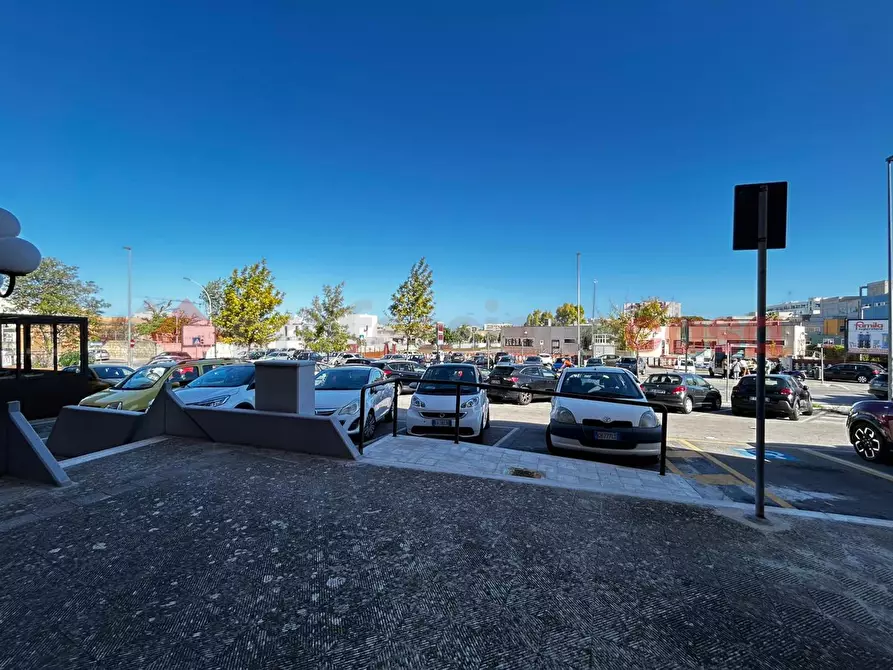 Immagine 3 di Negozio in vendita  in Viale ALDO MORO a Monopoli