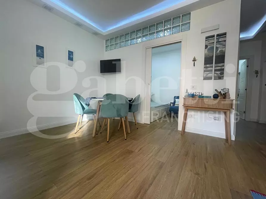 Immagine 4 di Appartamento in vendita  in Piazza San Carlo, III trav dx, 1 a Gaeta