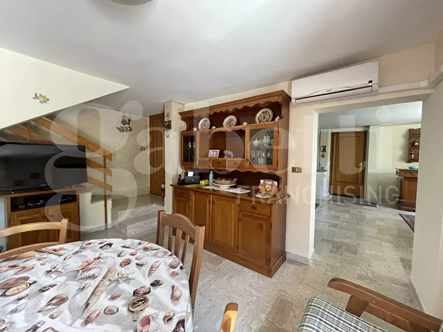 Immagine 13 di Casa trifamiliare in vendita  in Via Calegna, 51 a Gaeta