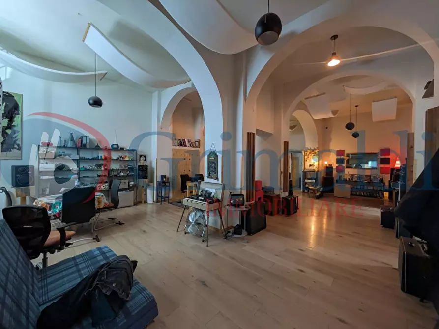 Immagine 1 di Magazzino in vendita  in Via del Testaio a Livorno