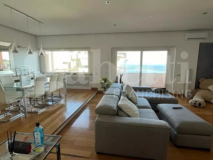 Immagine 15 di Appartamento in vendita  in Via Scipione Capece a Napoli