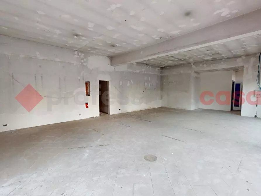 Immagine 1 di Negozio in vendita  in Via della Casetta Mattei a Roma