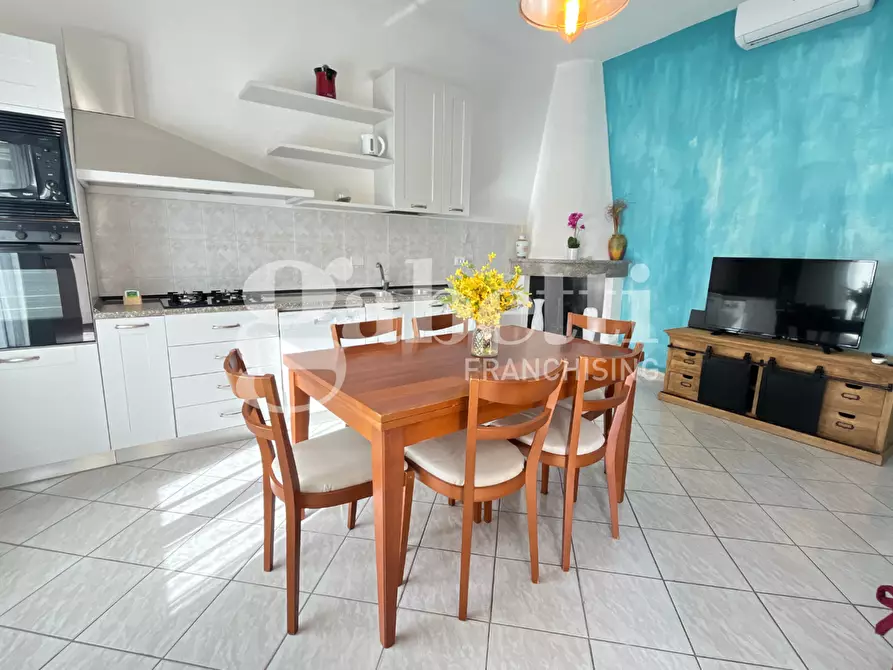 Immagine 9 di Appartamento in vendita  in Via San Lorenzo - Via Leopardi, 13 a Budoni