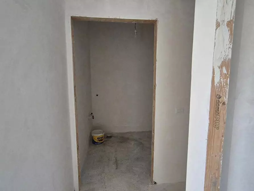 Immagine 11 di Negozio in affitto  in Via Vaglia, 7/9 a Roma