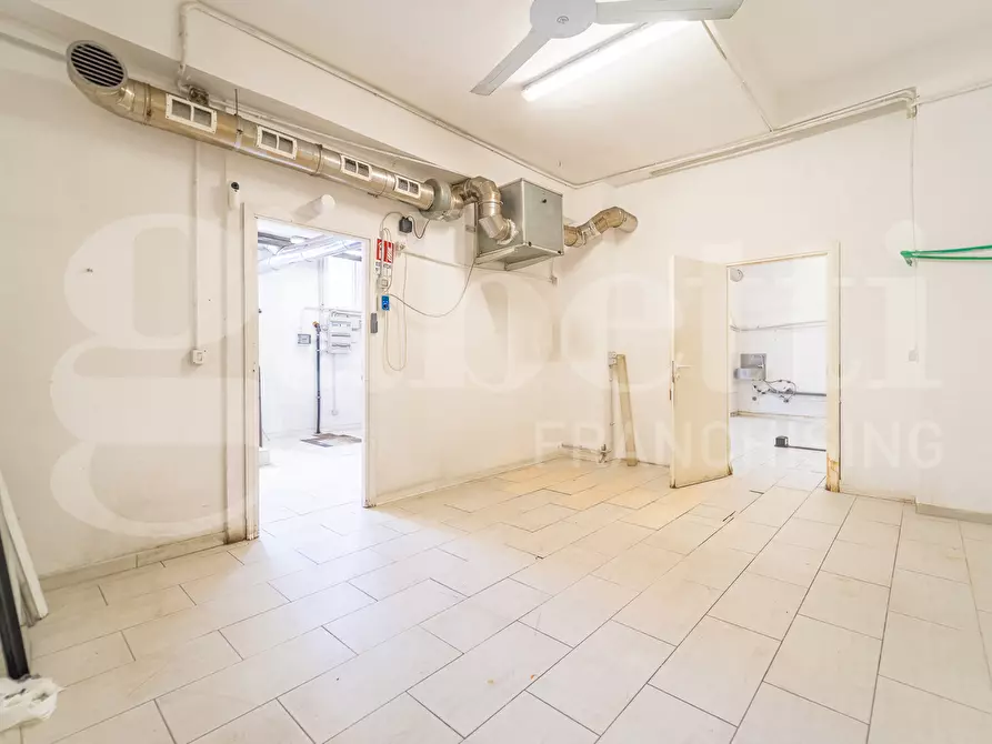 Immagine 47 di Laboratorio in vendita  in Via Busalla, 9 a Roma