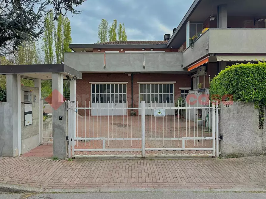 Immagine 1 di Box auto in vendita  in Via San Bernardo a Opera