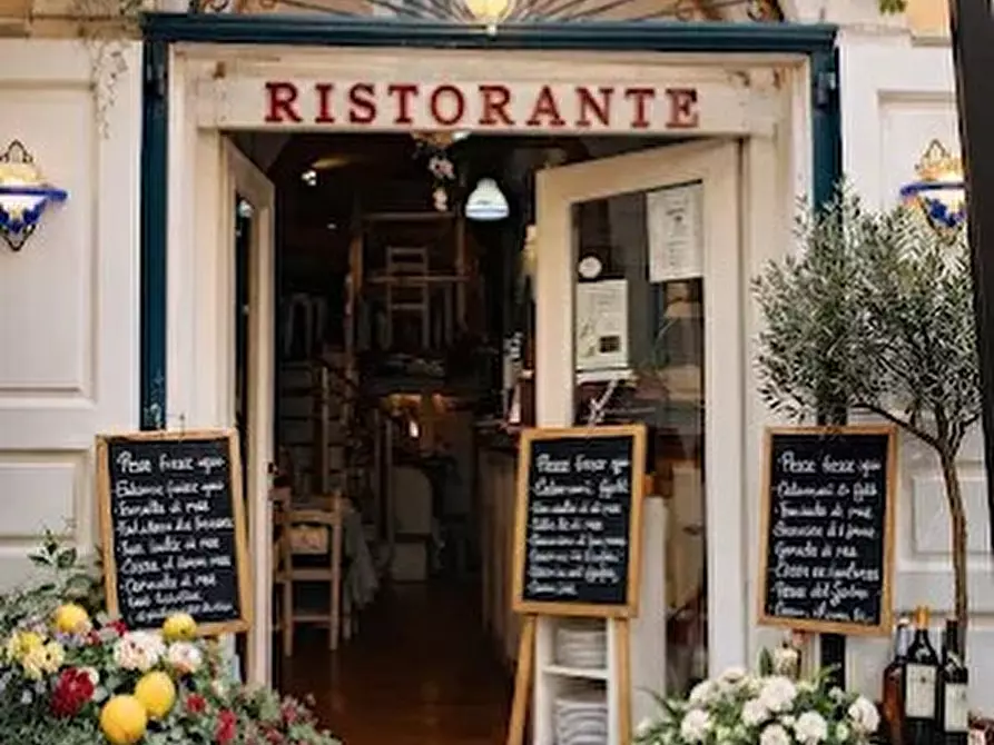 Immagine 3 di Negozio in vendita  in Via Duomo, 15 a Gaeta