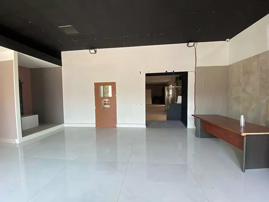 Immagine 7 di Negozio in affitto  in Via San Martino, 119 a San Giorgio A Cremano