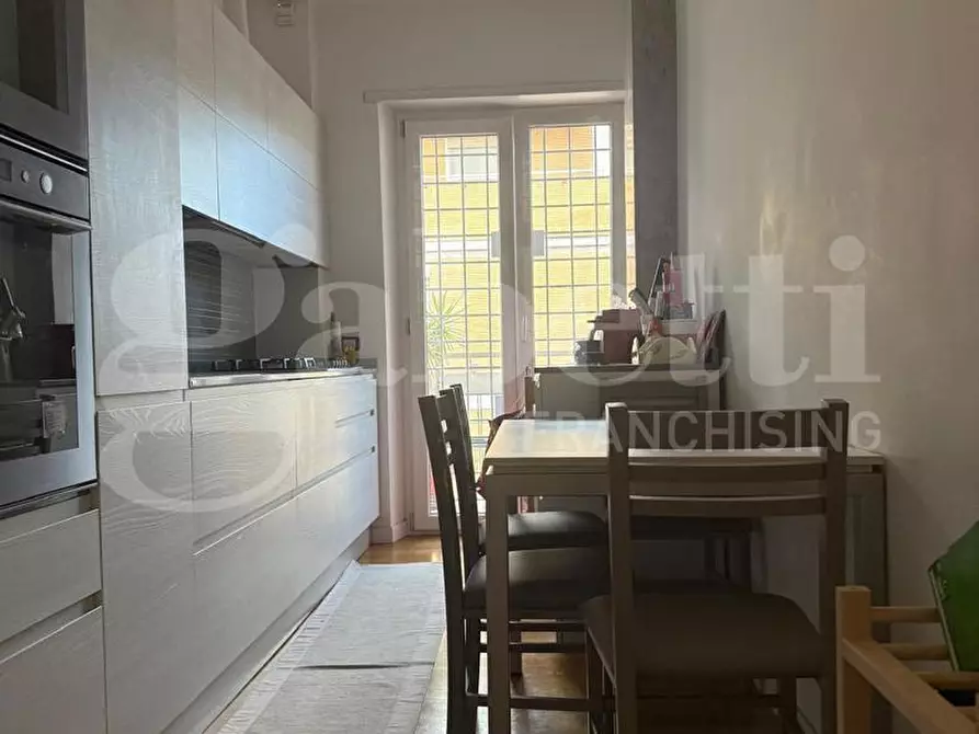 Immagine 5 di Appartamento in vendita  in Via Antonio De Viti De Marco a Roma
