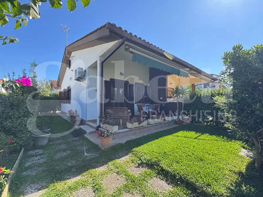 Immagine 2 di Villa in vendita  in Via Achille, 38 a Ardea