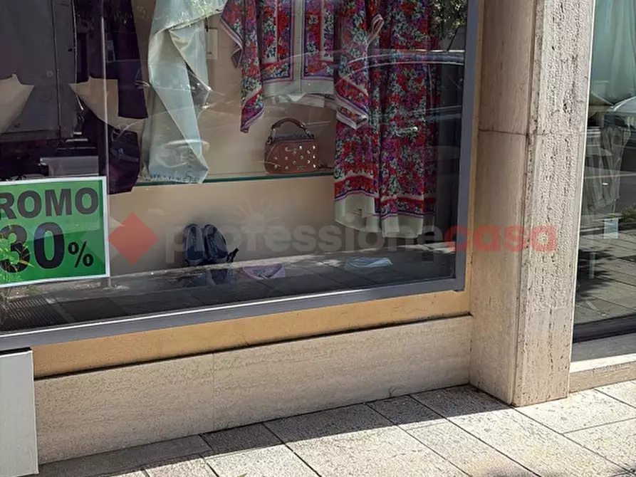 Immagine 2 di Attività commerciale in vendita  in Via ROMA, 113 a Terracina